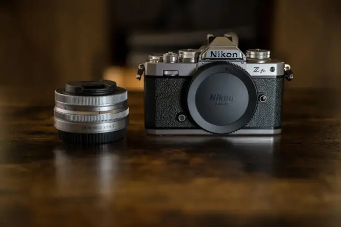 アノ様専用】 nikon zfc ミラーレス一眼 40mmレンズ付き ニコン Zfcの